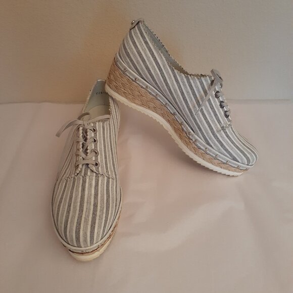 Stuart Weitzman Lace-Up Espedrille Wedge - Picture 2 of 12
